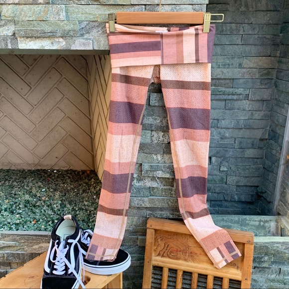 ✨NIYAMA SOL ROSE GOLD STRIPE LEGGINGS NWOT XS - Picture 4 of 8